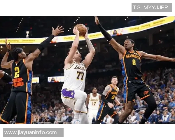 2012季后赛雷霆与湖人激战回顾：传奇对决的巅峰时刻与精彩瞬间